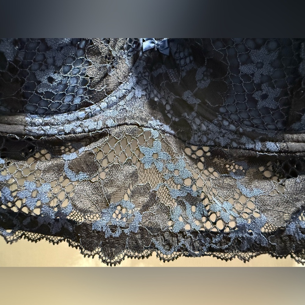 Elegant Lace Bralette in Navy Blue & Black - Picture 3 of 5